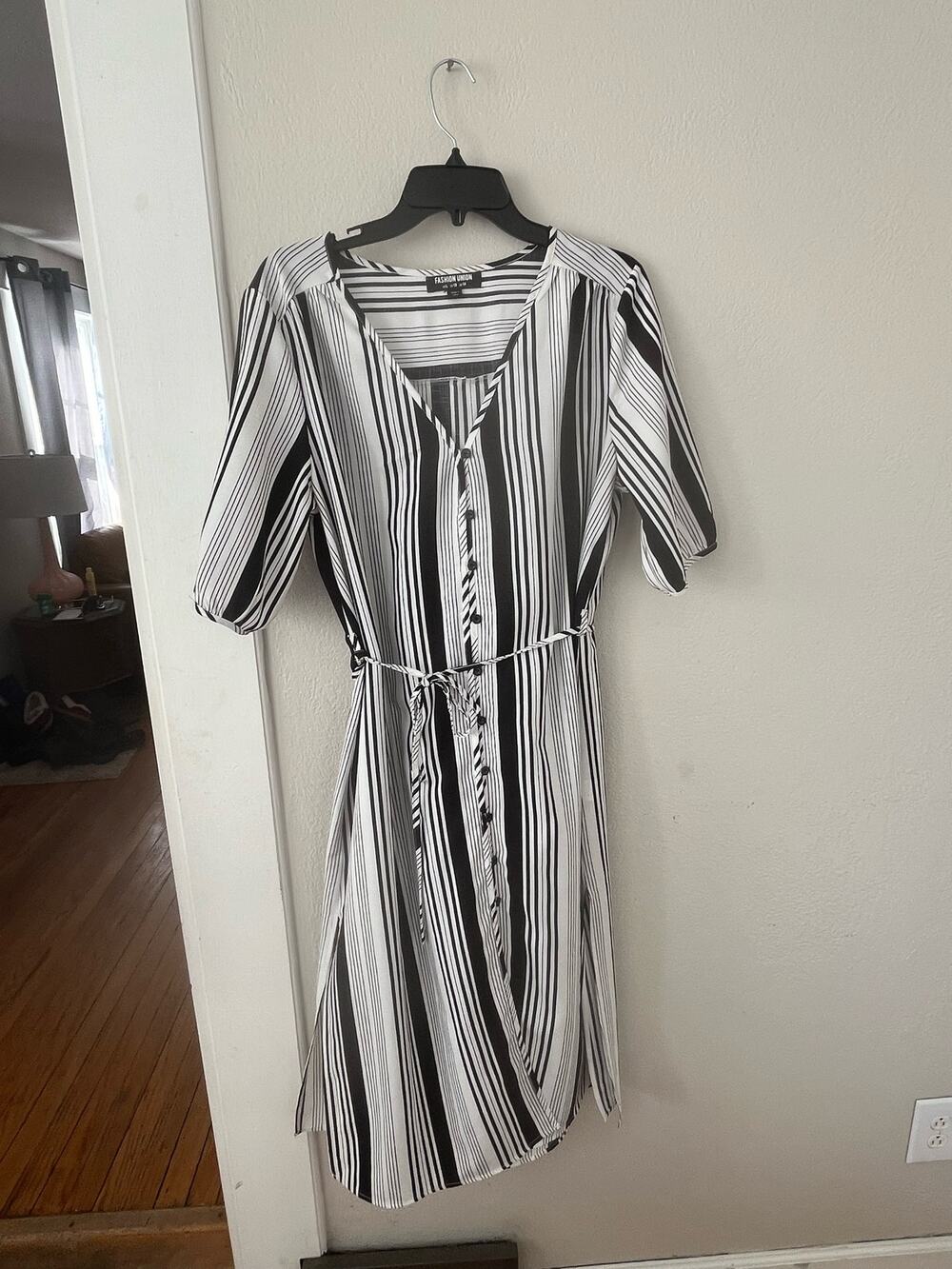 Women's Fashion Union Black and White Stripped Dress w Side Slits Size US large